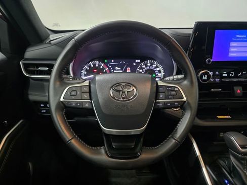 Used 2023 Toyota Highlander XSE AWD/4WD image 16