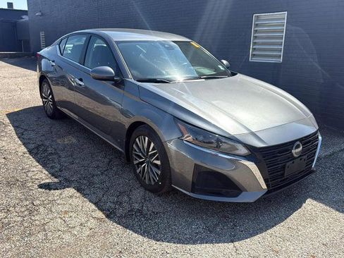 Certified 2023 Nissan Altima 2.5 SV image 1