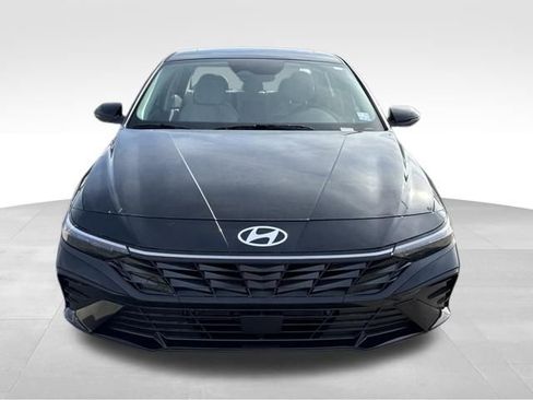 New 2026 Hyundai Elantra Limited FWD image 8