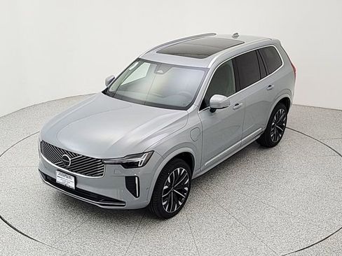 New 2026 Volvo XC90 T8 Plus w/ Protection Package AWD/4WD image 13