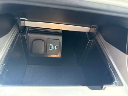 Certified 2022 Ford Explorer XLT w/ Equipment Group 202A RWD image 42
