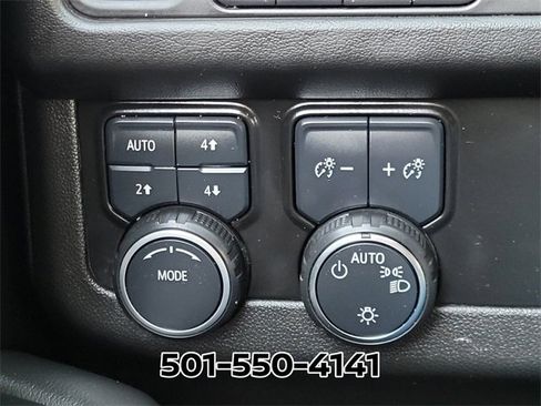 Used 2023 Chevrolet Suburban Premier image 34