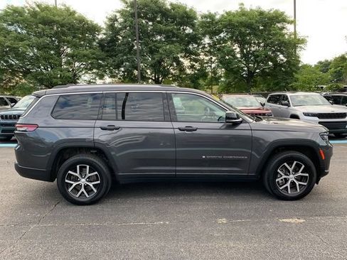 Used 2023 Jeep Grand Cherokee L Limited AWD/4WD image 8