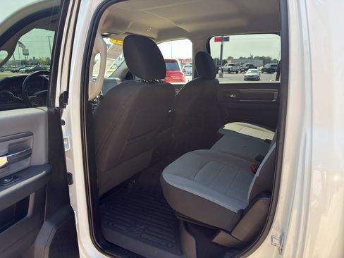 Used 2021 RAM 1500 Classic SLT w/ Luxury Group AWD/4WD image 14