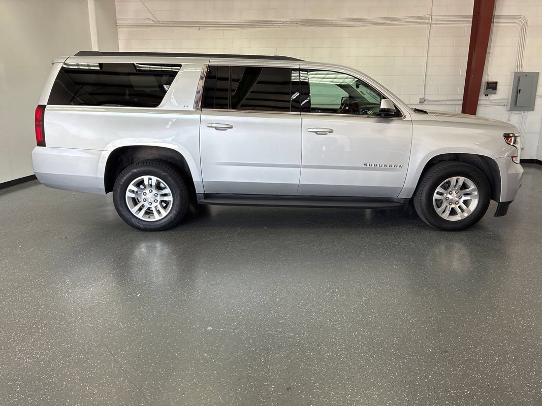 Used 2018 Chevrolet Suburban LT AWD/4WD image 3