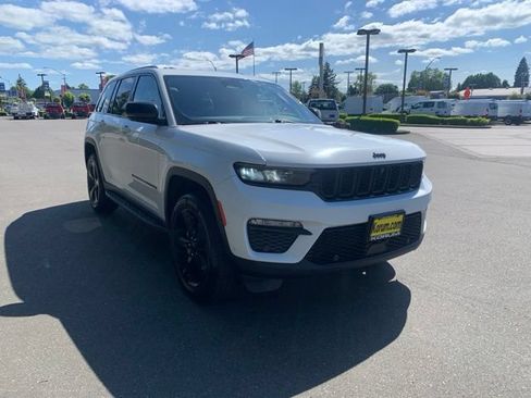 Used 2024 Jeep Grand Cherokee Limited w/ Luxury Tech Group II AWD/4WD image 9