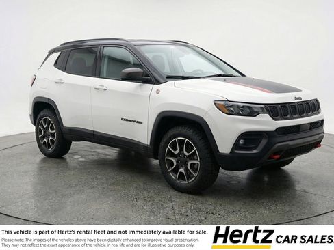 Used 2025 Jeep Compass Trailhawk AWD/4WD image 1