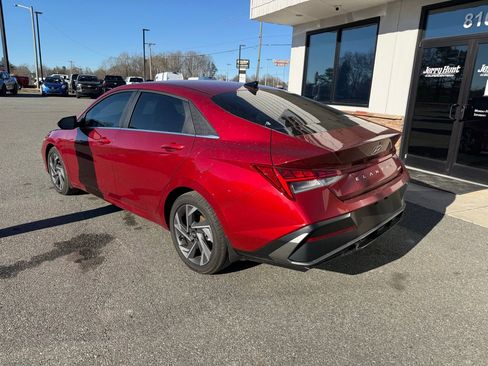 Used 2025 Hyundai Elantra Limited image 6