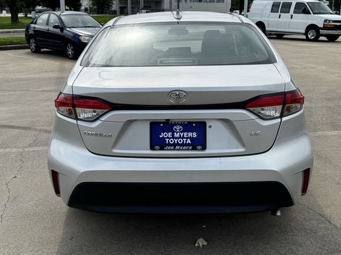 Used 2025 Toyota Corolla LE FWD image 8