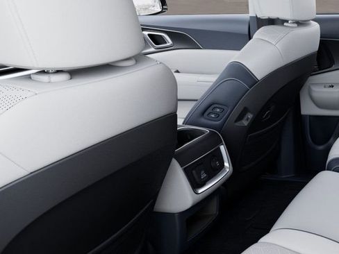 New 2025 Kia Carnival SX w/ SX Dark Edition Package FWD image 26