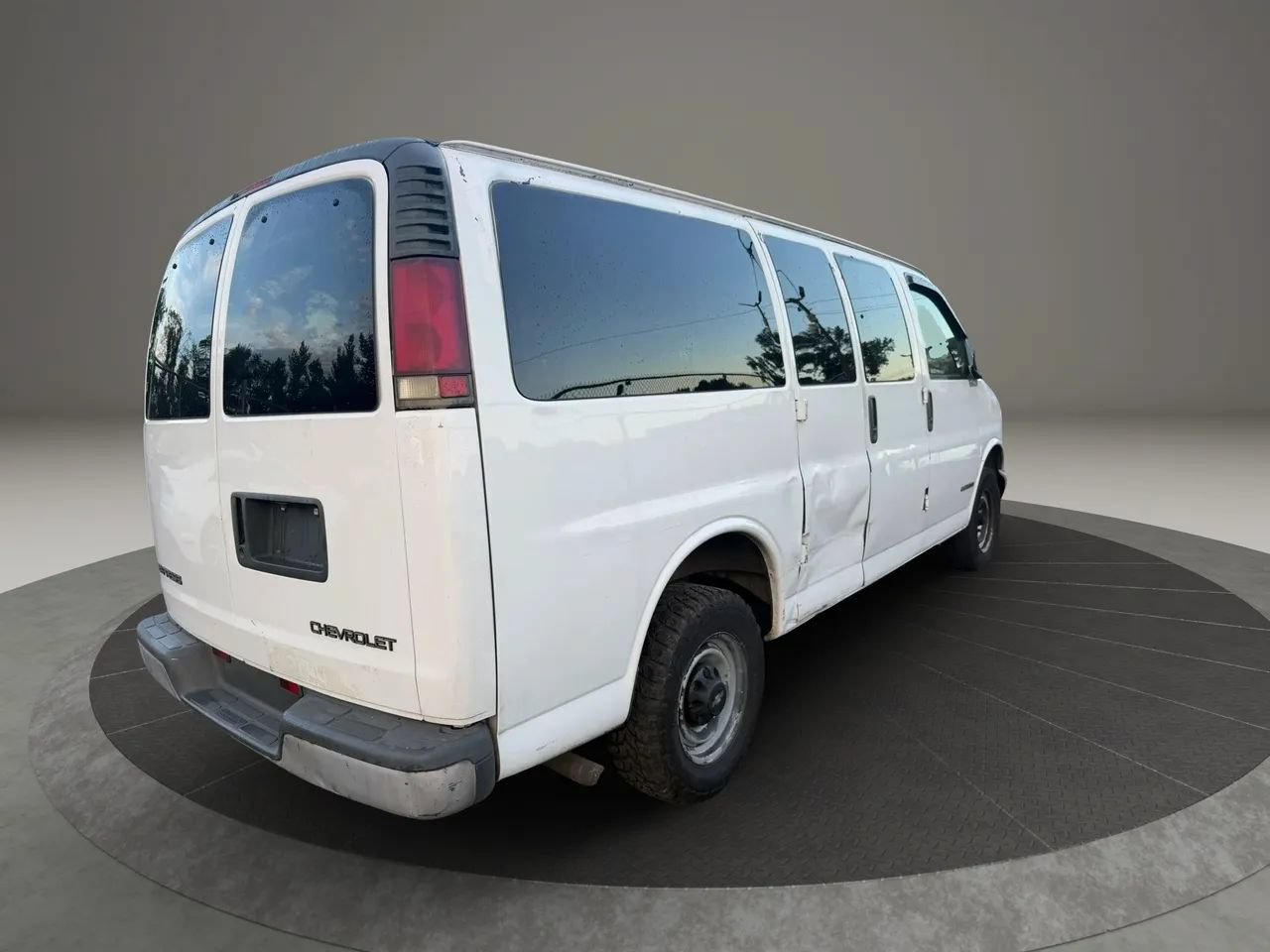 Used 2001 Chevrolet Express 2500 Passenger RWD image 5