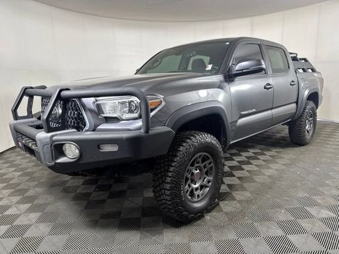 Used 2019 Toyota Tacoma TRD Off-Road AWD/4WD image 8