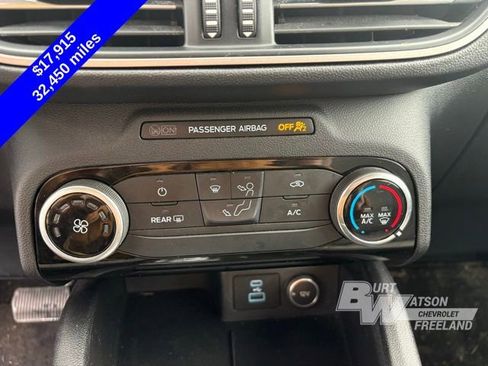 Used 2021 Ford Escape SE image 18