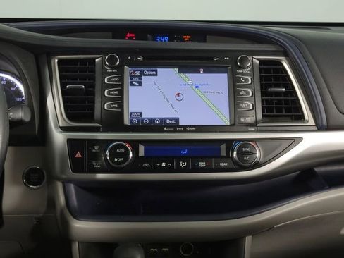 Used 2019 Toyota Highlander XLE image 25