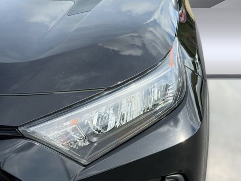 Used 2021 Toyota RAV4 LE FWD image 11