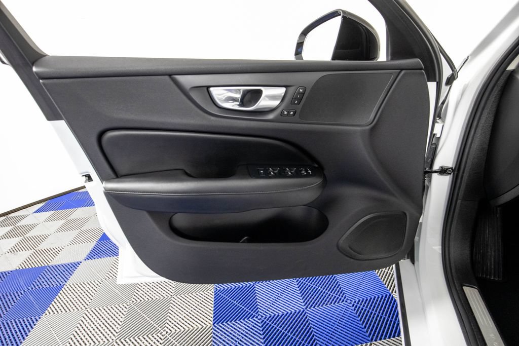 Used 2025 Volvo S60 B5 Core FWD image 13