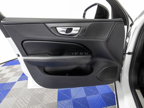 Used 2025 Volvo S60 B5 Core FWD image 13