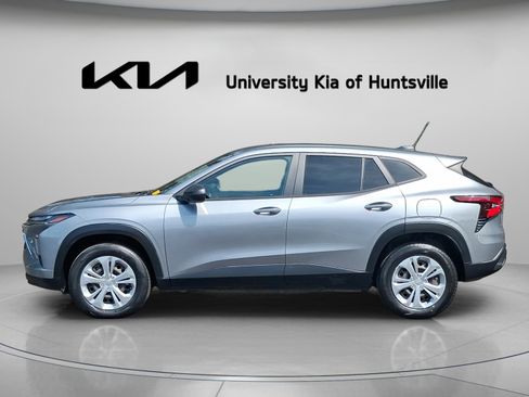 Used 2024 Chevrolet Trax LS w/ Driver Confidence Package FWD image 4