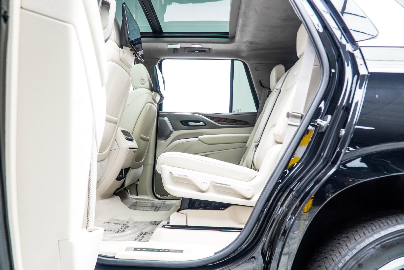 Used 2022 Cadillac Escalade Premium Luxury Platinum w/ LPO, Radiant Package AWD/4WD image 45