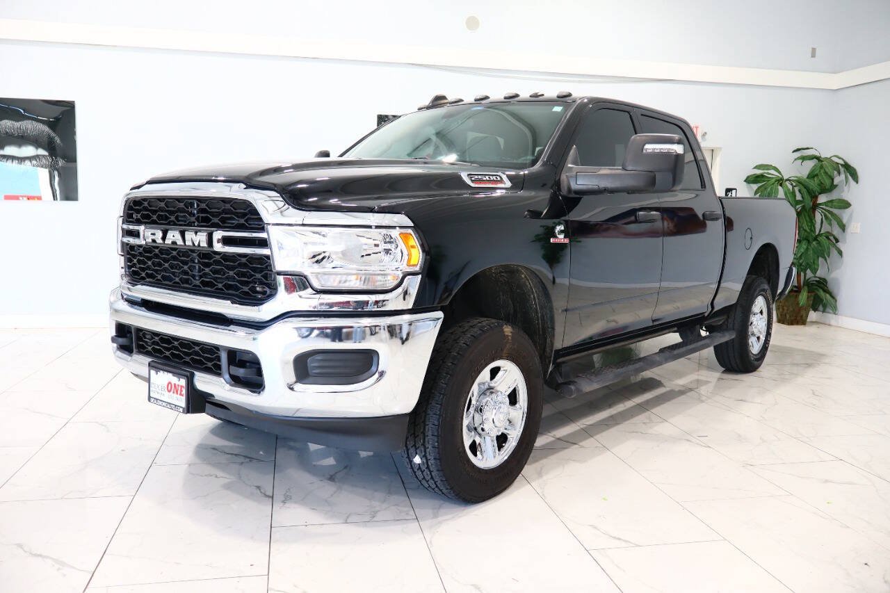 Used 2024 RAM 2500 Tradesman w/ Chrome Appearance Group AWD/4WD image 8