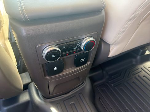 Used 2023 Ford Explorer Platinum w/ Technology Package image 19