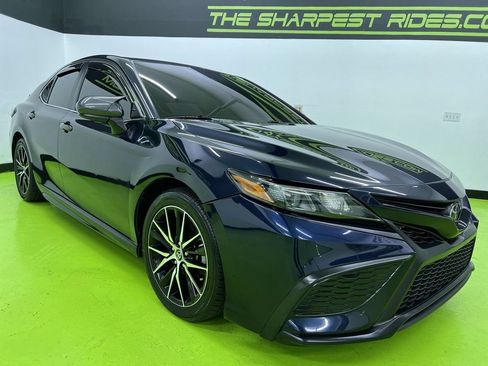 Used 2021 Toyota Camry SE FWD image 2