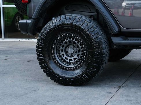 Used 2021 Jeep Wrangler Unlimited Rubicon AWD/4WD image 10
