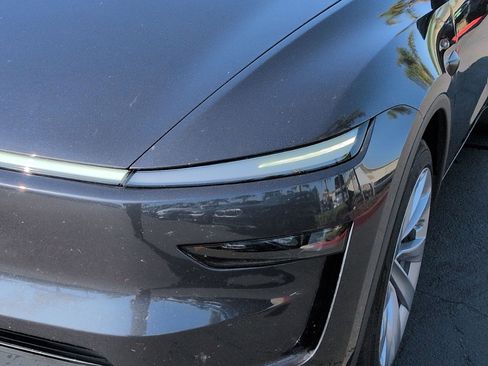 Used 2026 Tesla Model Y AWD image 6
