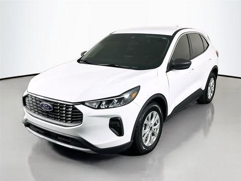 Used 2023 Ford Escape Active image 3