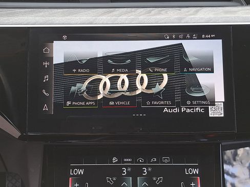Certified 2023 Audi e-tron Premium Plus w/ Premium Plus Package AWD/4WD image 24