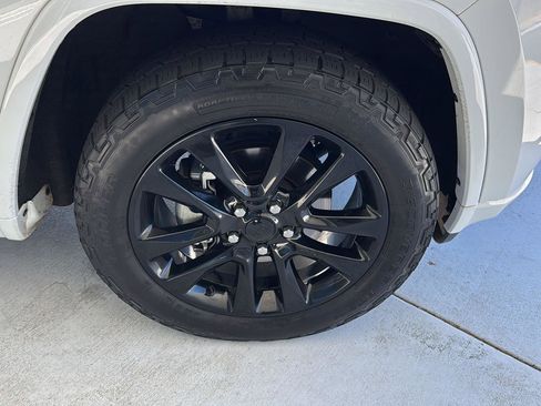 Used 2019 Jeep Grand Cherokee Altitude image 35