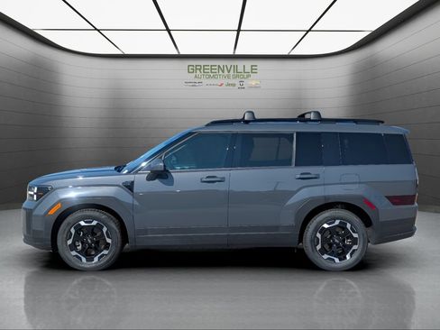 Used 2025 Hyundai Santa Fe SEL FWD image 2