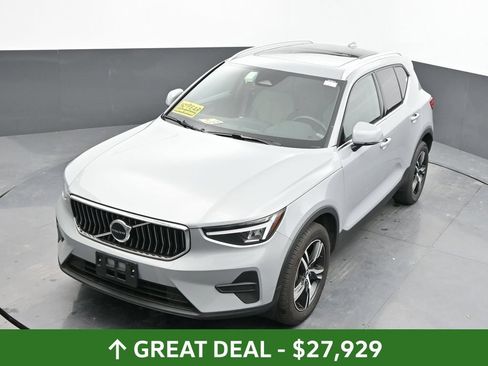 Used 2025 Volvo XC40 B5 Core AWD/4WD image 33