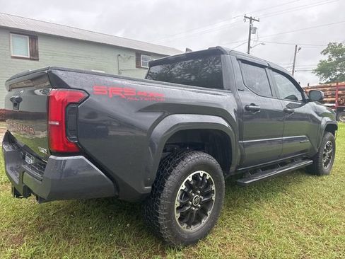Used 2025 Toyota Tacoma SR5 AWD/4WD image 5