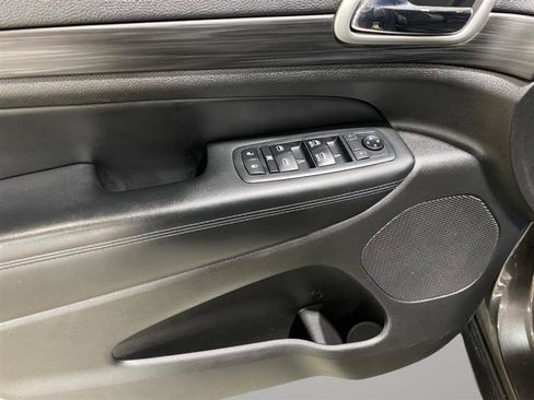 Used 2019 Jeep Grand Cherokee Altitude AWD/4WD image 8