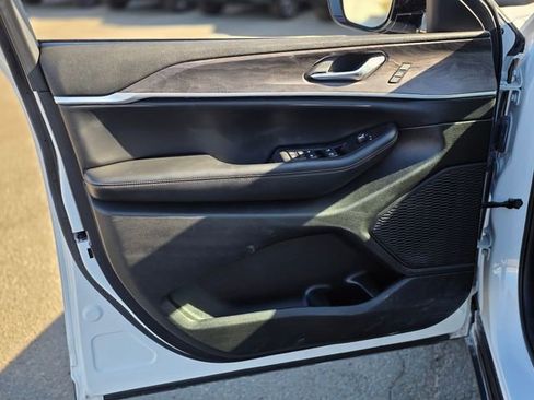 Used 2024 Jeep Grand Cherokee L Limited w/ Luxury Tech Group II image 24