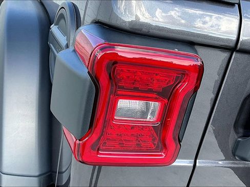 New 2025 Jeep Wrangler Unlimited Rubicon w/ Technology Group image 29