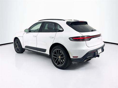 Certified 2025 Porsche Macan image 2