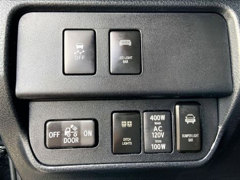 Used 2020 Toyota Tacoma TRD Off-Road image 32