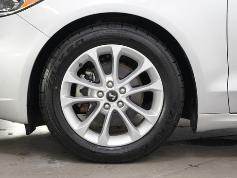 Used 2019 Ford Fusion SEL FWD image 28