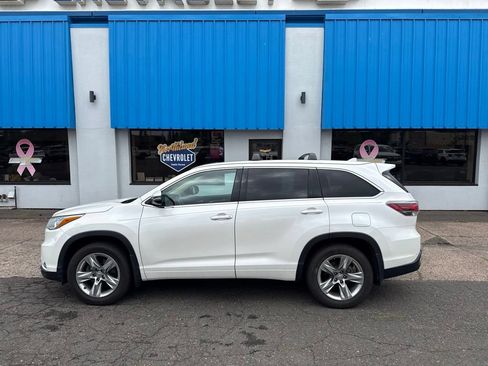 Used 2015 Toyota Highlander Limited w/ Driver Technology Package AWD/4WD image 20