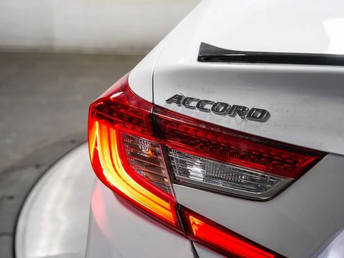 Used 2022 Honda Accord Sport image 11