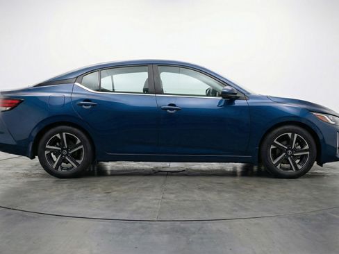 Used 2025 Nissan Sentra SV image 11