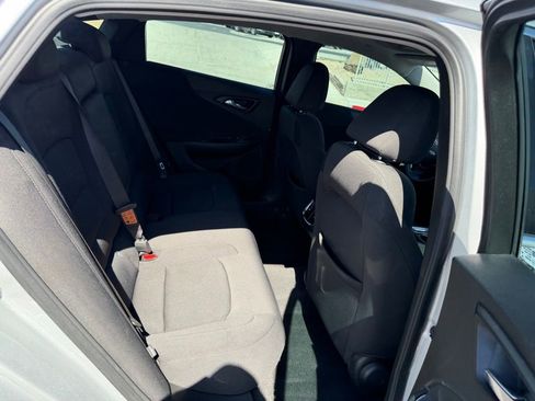 Used 2021 Chevrolet Malibu LT FWD image 16