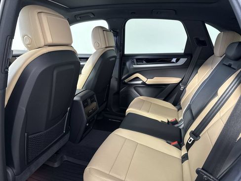 Certified 2026 Porsche Cayenne AWD/4WD image 26