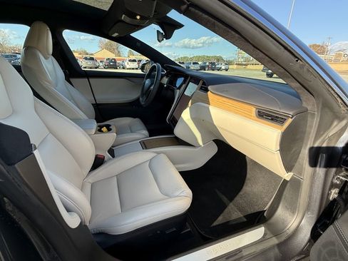 Used 2020 Tesla Model S Long Range Plus image 25