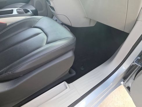 Certified 2024 Chrysler Pacifica Touring-L FWD image 14