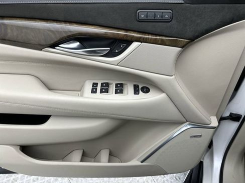 Used 2019 Cadillac Escalade ESV Luxury AWD/4WD image 13