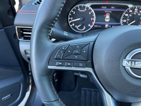 Used 2025 Nissan Sentra SR w/ SR Premium Package image 16