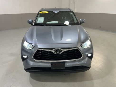Used 2021 Toyota Highlander Limited AWD/4WD image 3